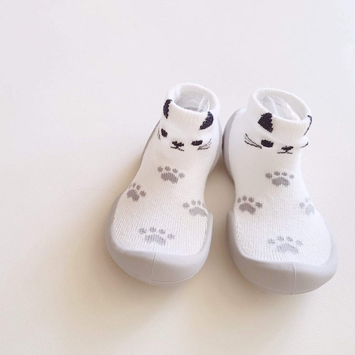 Jelly Cat Baby First Walking Shoes: Elastic baby shoes with honeycomb outsole for slip resistance. Gentle flex for delicate baby foot cartilage, lightweight design for growth and learning to walk.