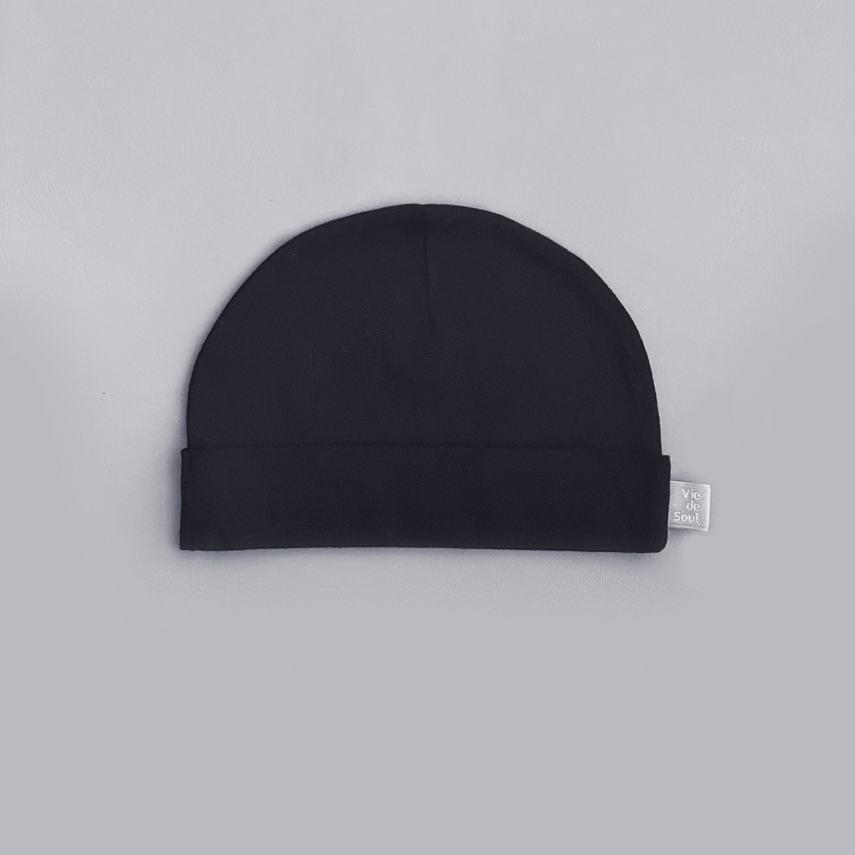 Leon Beanie (Black): Lightweight and wrinkle-free bonnet hat, essential for controlling baby's body temperature.