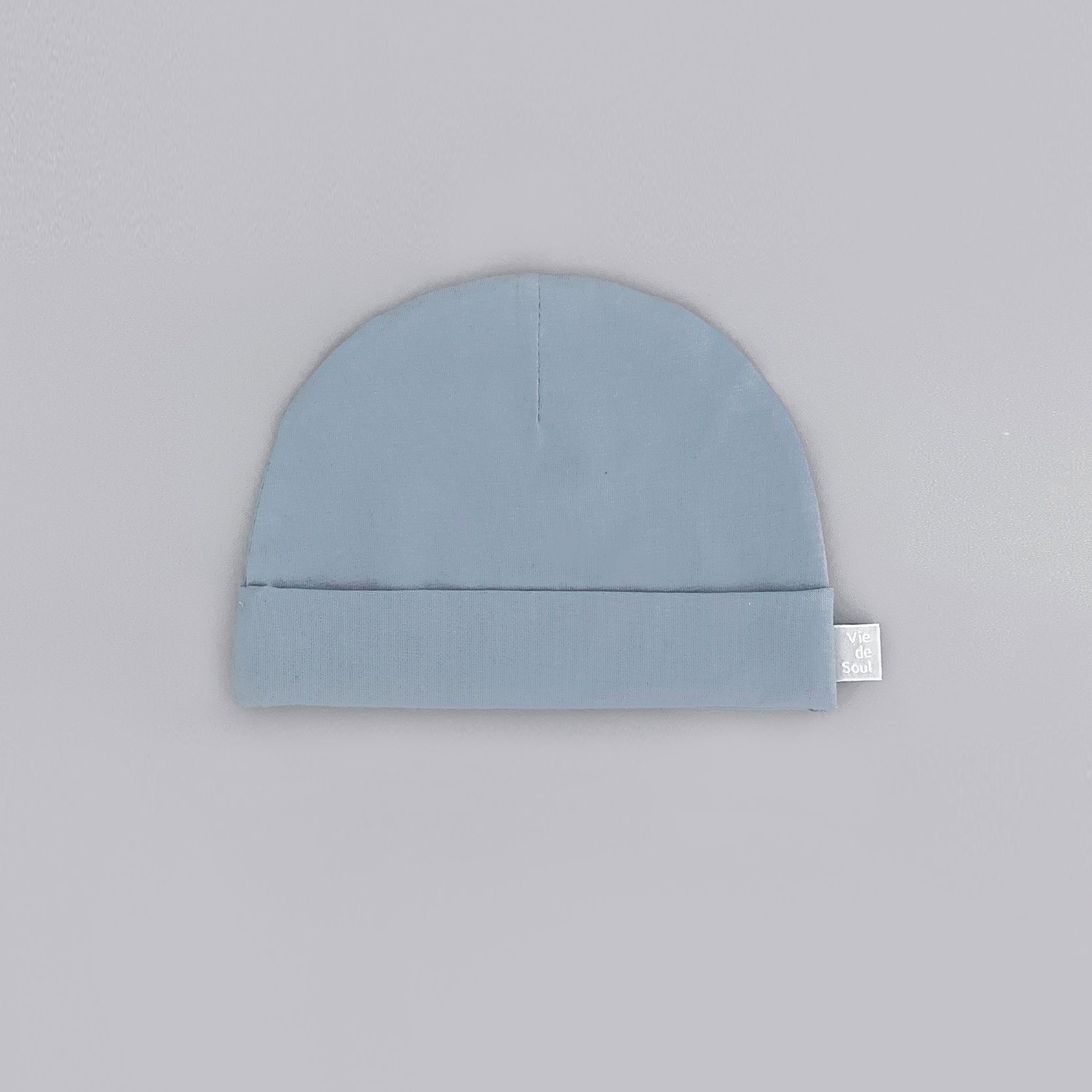 Leon Beanie (Misty Blue): Lightweight and wrinkle-free bonnet hat, essential for controlling baby's body temperature.