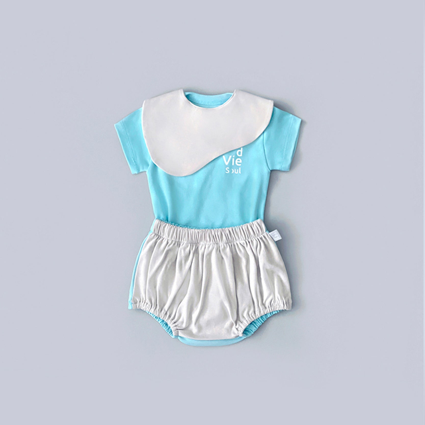 Mint & Beige Wavy Baby Set: Includes scarf bib, T-shirt, and bloomer. Adorable wavy design inspired by baby's curved lines.